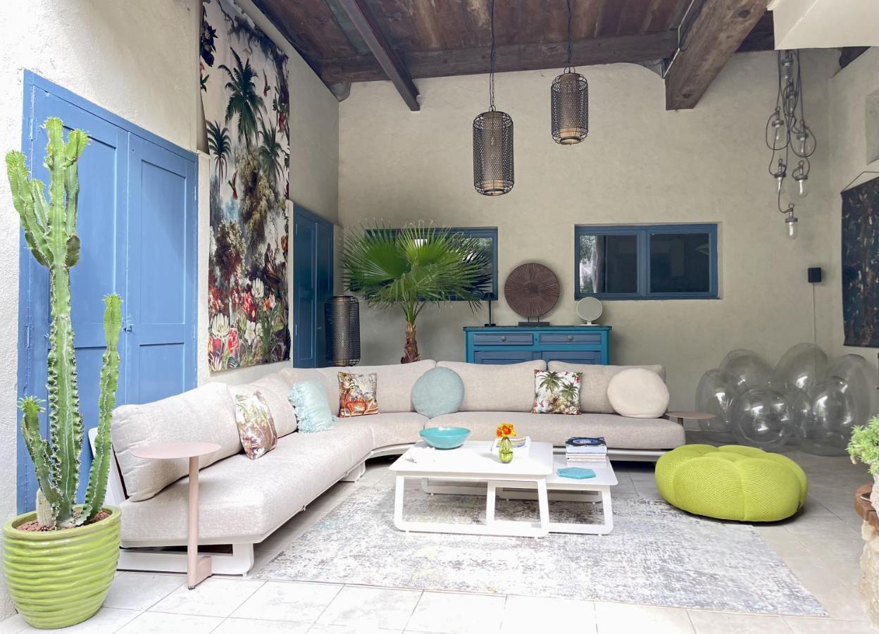 L'Oiseau Bleu Rollier Bed & Breakfast Roubia Exterior photo